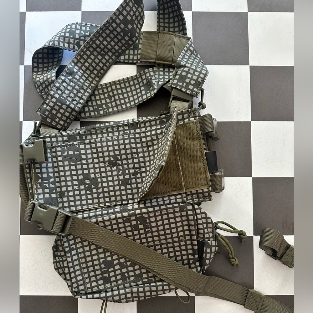 D3 Chest Rig Desert Night Camo - Picture 2 of 4